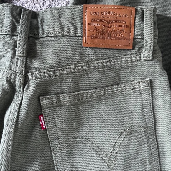 Levi's Olive Jeans - Picture 1 of 3